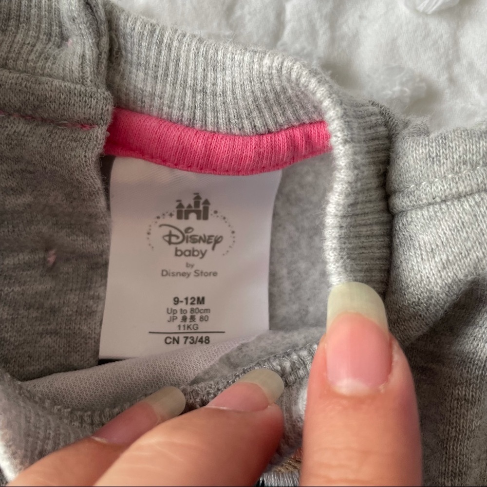 Disney Baby it’s a small world sweater 9-12M - Picture 2 of 3